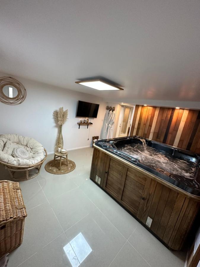 Appartement Jacuzzi Prive 亞維農 外观 照片