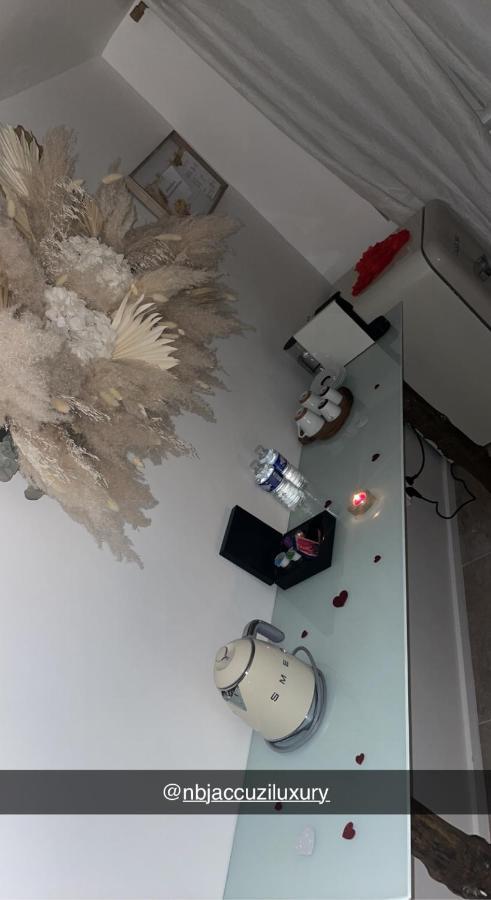 Appartement Jacuzzi Prive 亞維農 外观 照片